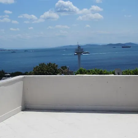 Flamingo Apart 3*