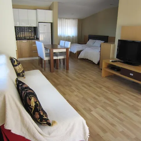 Ξενοδοχείο με διαμερίσματα Flamingo Apart 3*