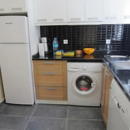 Ξενοδοχείο με διαμερίσματα Flamingo Apart 3*